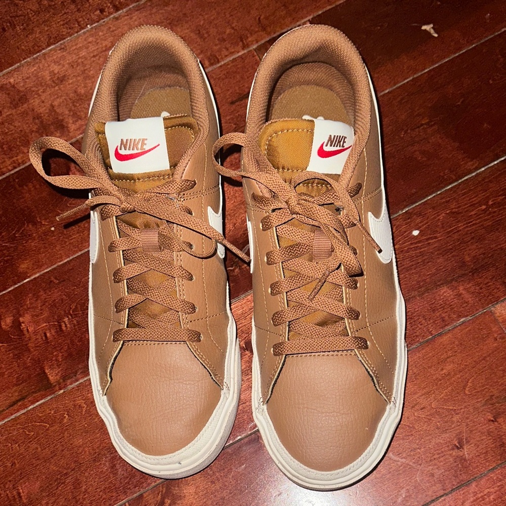 Nikes size 11